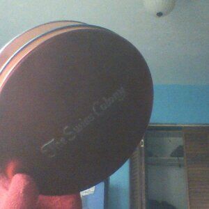 The Swiss Colony family owned since 1926 choc covered cherries tin 10 Oz 140c WI